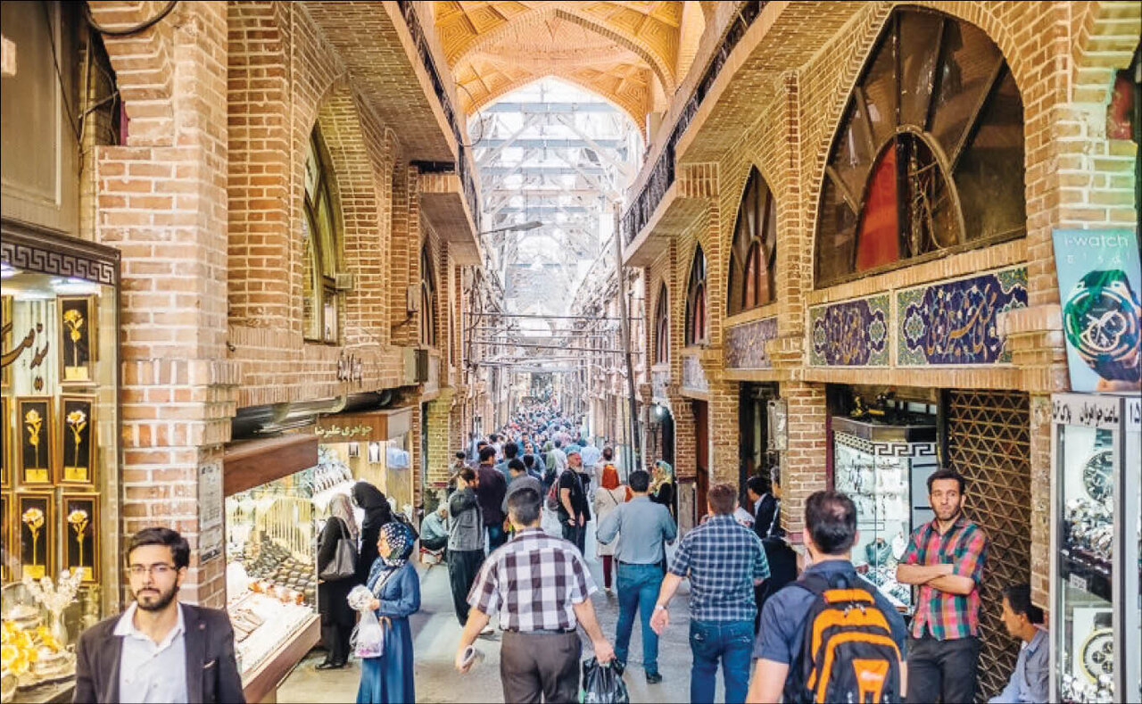 چناری در شیب تند