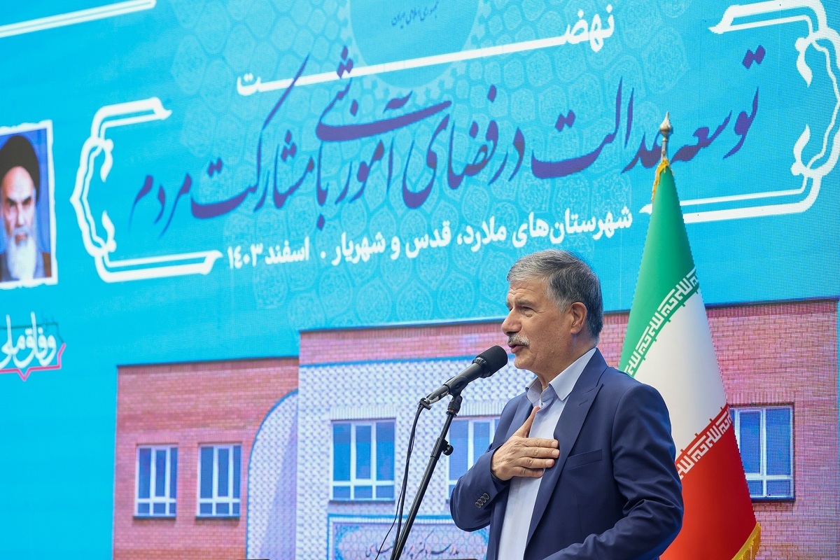 (ویدئو) عصبانیت خیّر مدرسه‌ساز از چپ‌چپ نگاه کردن مجری صداوسیما!