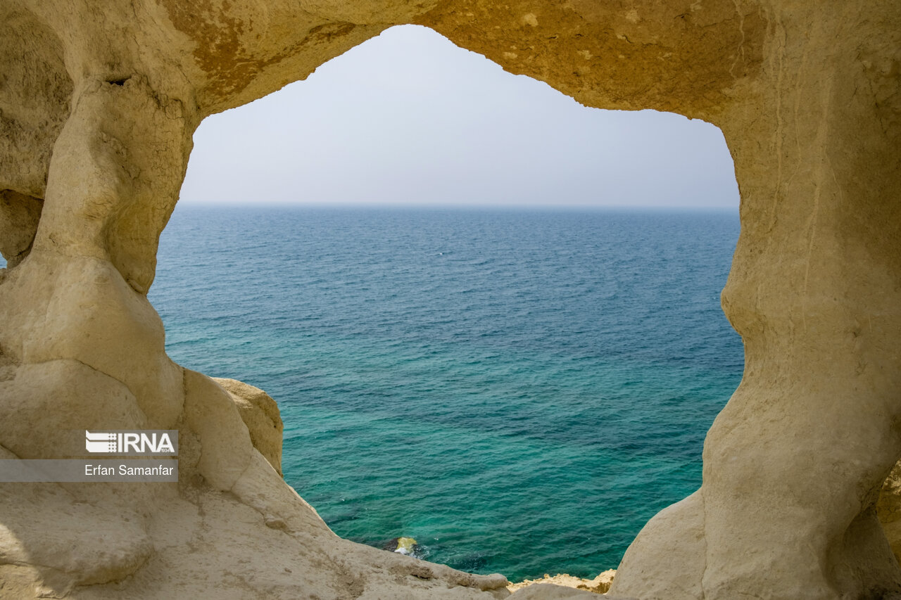 آبی که یکسان نیست، کشف دلایل تنوع رنگ آب در جهان