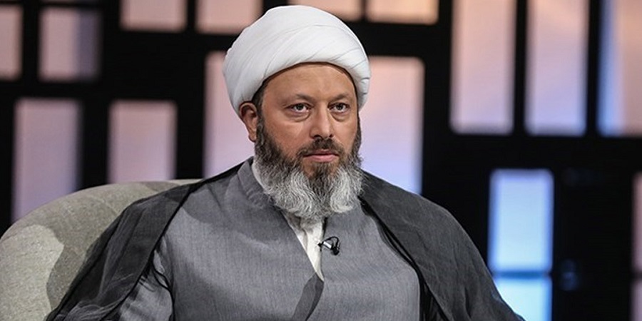 روحانی جنجالی در عربستان: اینجا به تنظیمات کارخانه بنی امیه بازگشته!