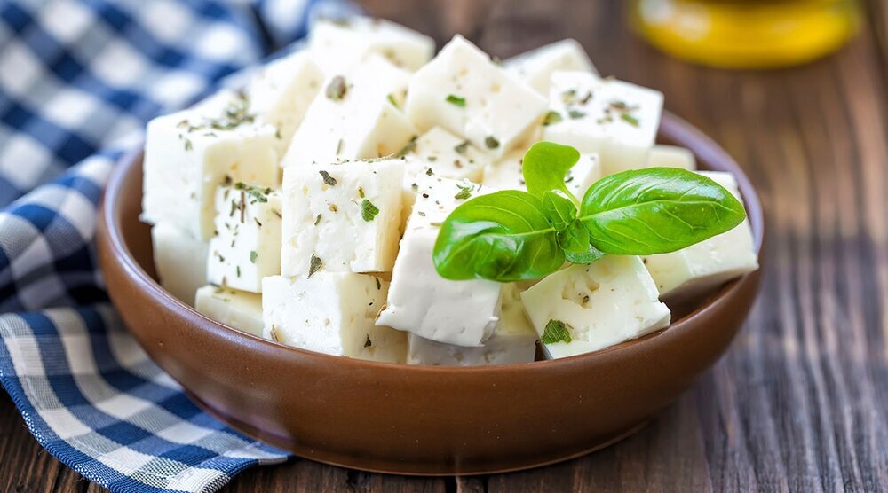 خوردن این ۱۶ ماده غذایی با پنیر ممنوع!