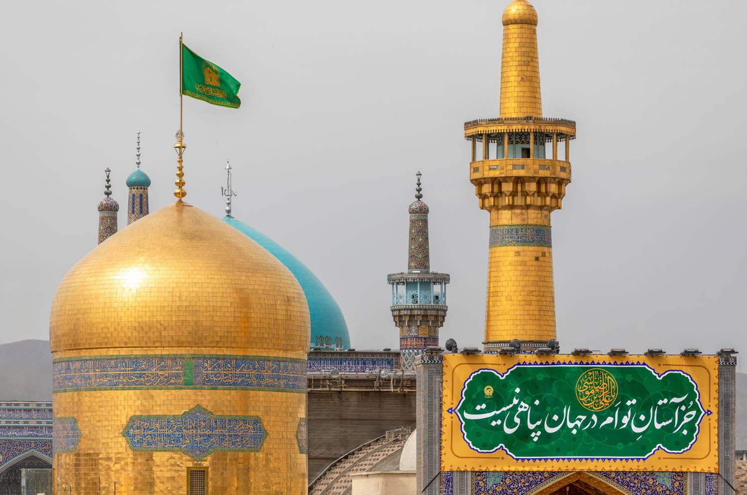 حال و هوای حرم امام رضا(ع) و حضور پرشور زائران رضوی در چهارشنبه زیارتی