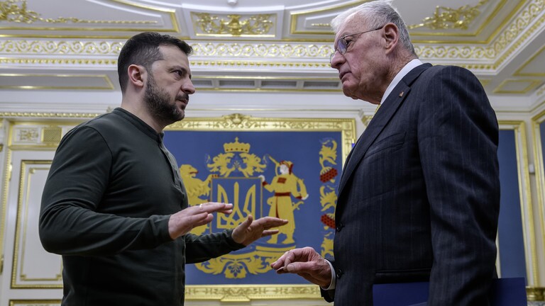 ترامپ، نماینده خود در اوکراین را «احمق» خطاب کرد!