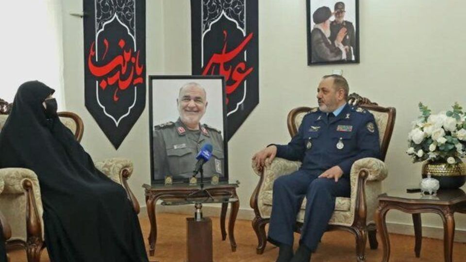 دیدار امیر سرتیپ نصیرزاده با خانواده شهید سلامی