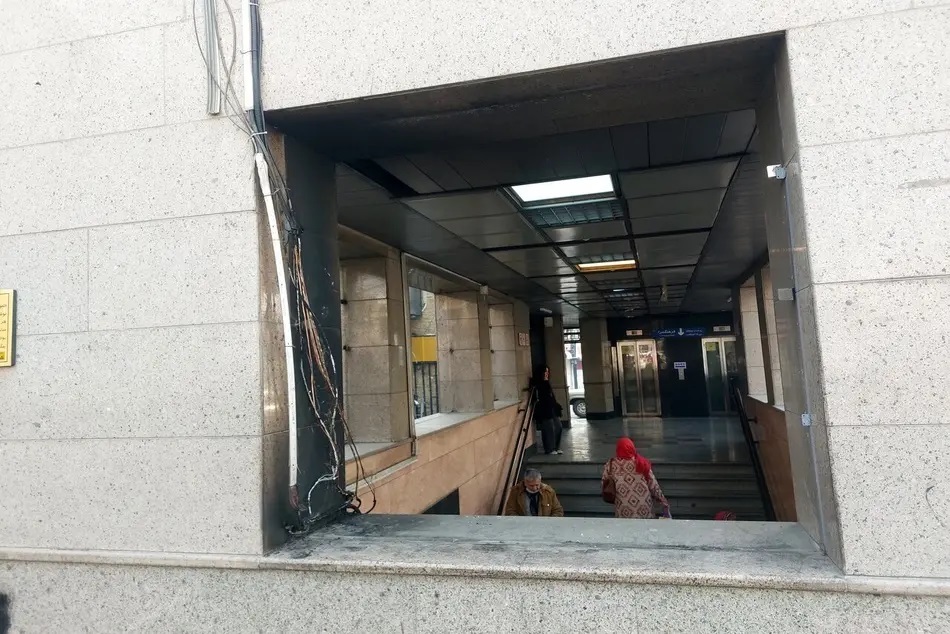 تخریب ورودی ۱۱ ایستگاه ‌مترو