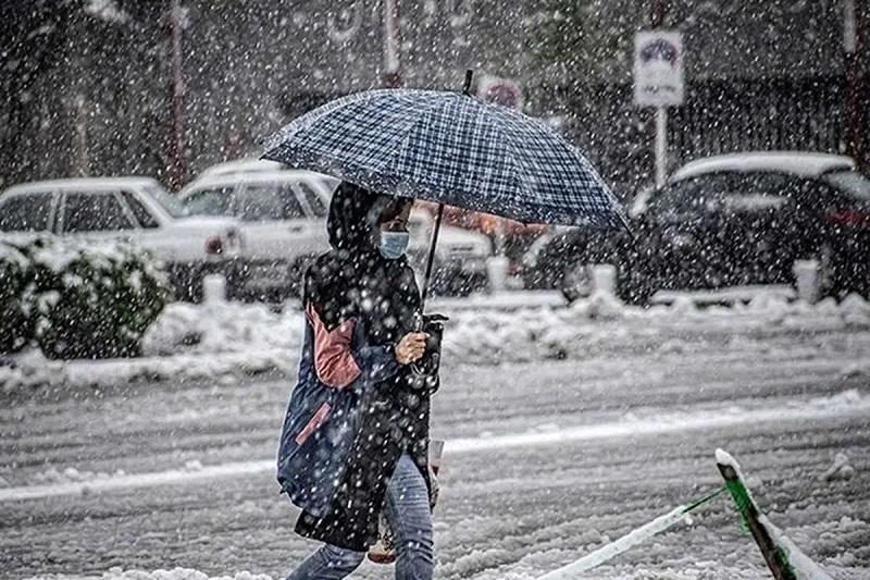 برف و باران تا ساعتی دیگر میهمان پایتخت‌نشینان